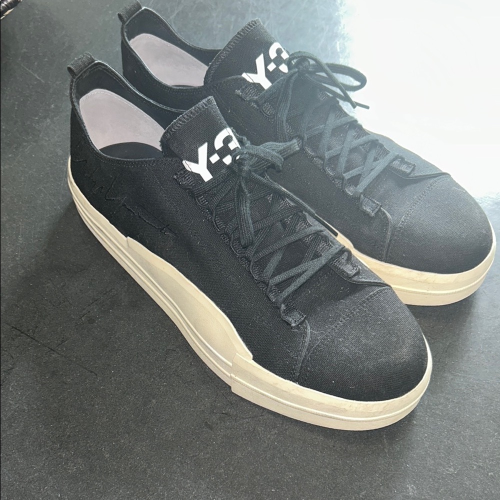 Y-3 adidas adidas Yuben low Black and White Sneakers Modern Style